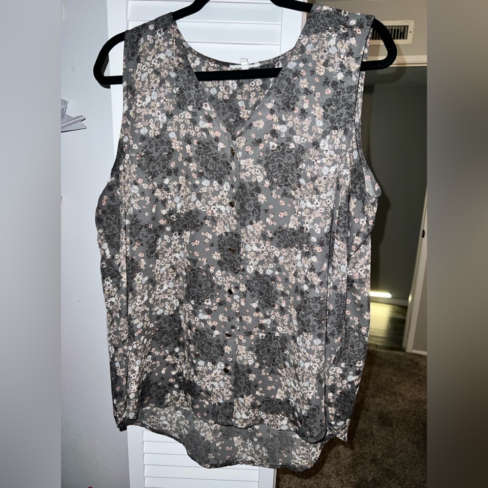 Gray Sleeveless Blouse with Floral Pattern
